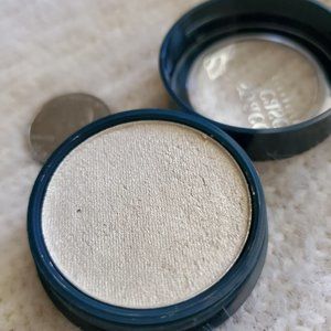 Space Case Cosmetics - Highlighter